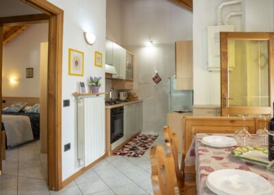 Corridoio del Cevedale con vista sulla cucina e sulla camera da letto