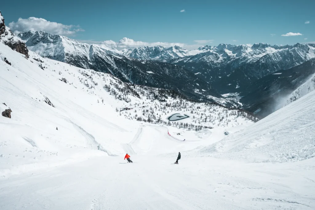 Le piste da sci della skiarea Pejo 3000 in una giornata di sole